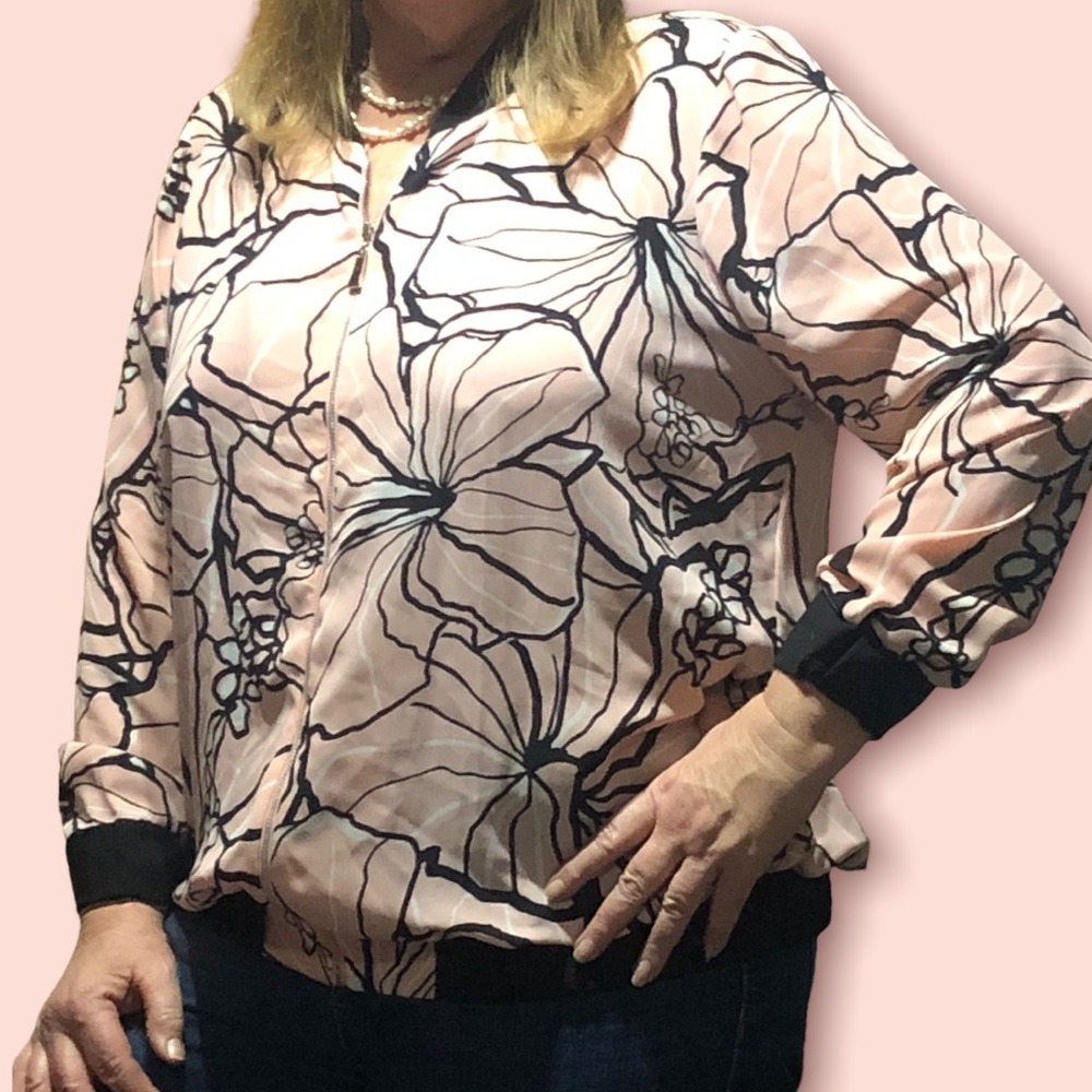 NY Collection Ladies Jacket 2X Zip front elastic at sleeves and hem. pink floral